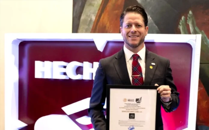 Dentalia recibe distintivo Hecho en México por parte de Secretaría de Economía