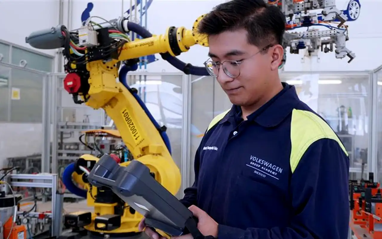 Volkswagen de México reconoce a Eduardo Tecuapetla como Best Apprentice 2025