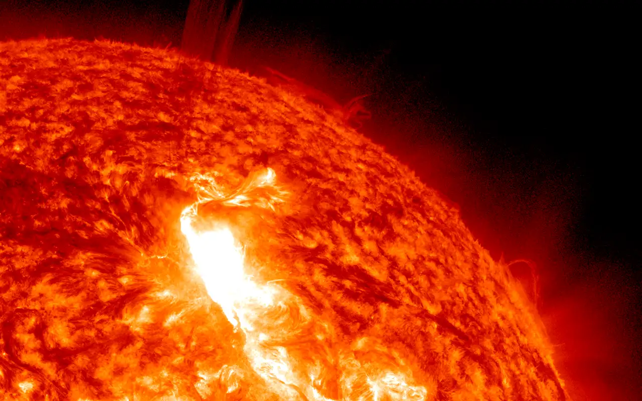 IBM y la NASA lanzan Hugging Face para predecir el clima solar y ayudar a proteger la tecnología crítica