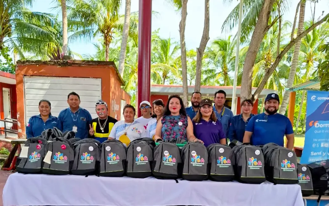 Cotemar y Vida Circular entregan mochilas y útiles escolares a niños en Nuevo Progreso, Campeche Cotemar y Vida Circular entregan mochilas y útiles escolares a niños en Nuevo Progreso, Campeche