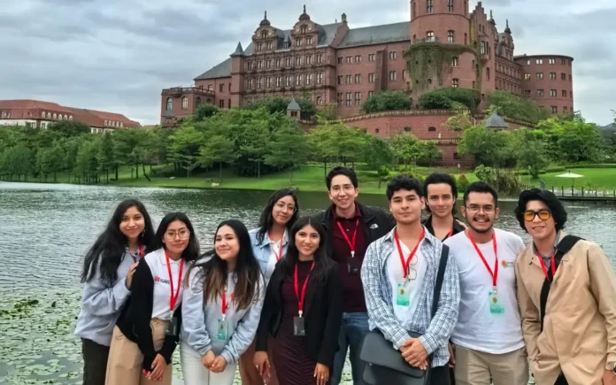 Jóvenes mexicanos impulsan el futuro digital con capacitación Huawei Jóvenes mexicanos impulsan el futuro digital con capacitación Huawei