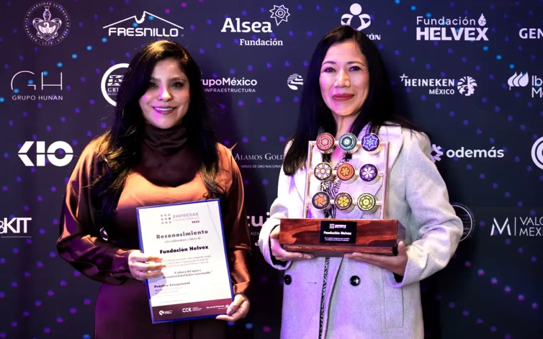Grupo Helvex recibe el Reconocimiento Empresas Excepcionales 2025 por su impacto en la promoción de la cultura del agua Grupo Helvex recibe el Reconocimiento Empresas Excepcionales 2025 por su impacto en la promoción de la cultura del agua
