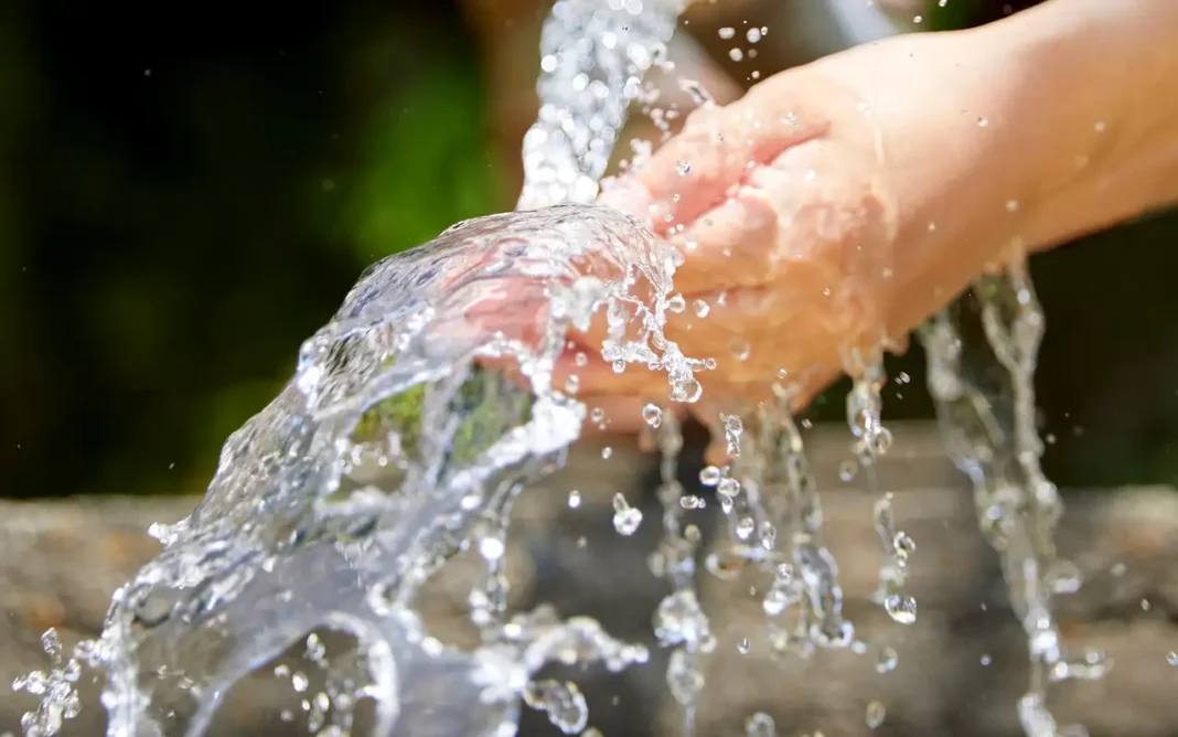 Reformas al agua mantienen privilegios y no garantizan el derecho humano