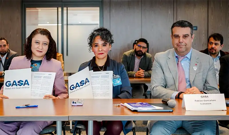 Firma de acuerdo GASA México y Agencia de Transformación Digital contra fraudes online.
