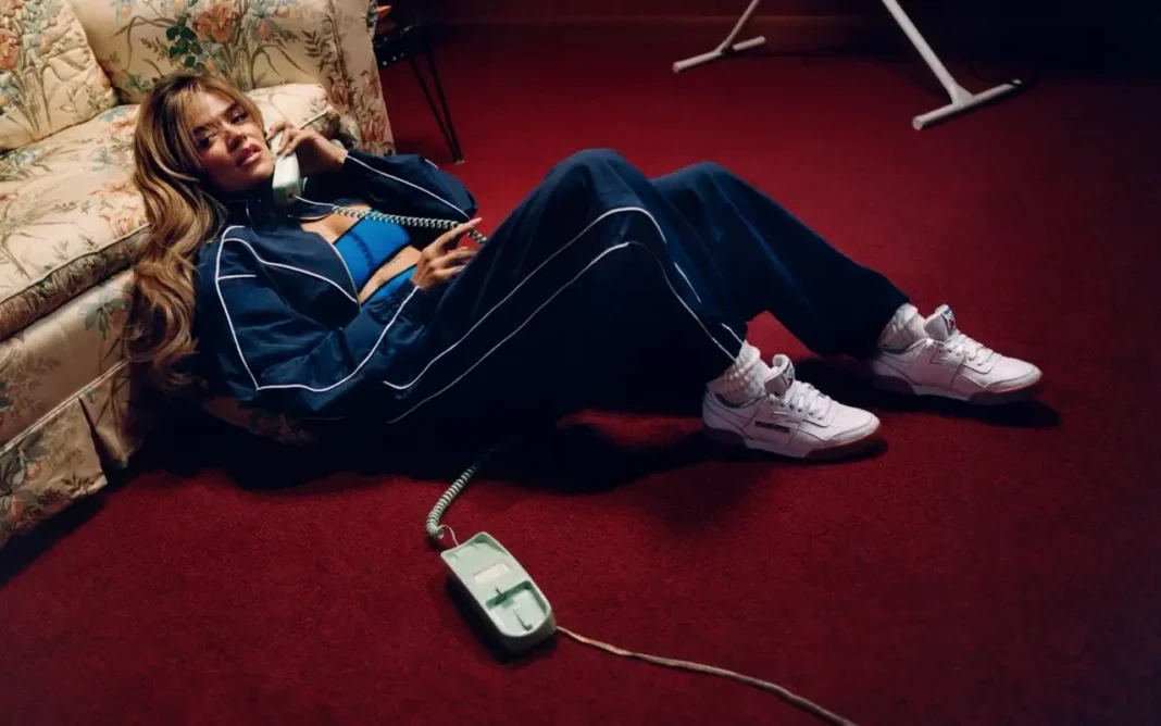 Reebok y KAROL G anuncian una alianza global para renovar la línea Classics Reebok y KAROL G anuncian una alianza global para renovar la línea Classics