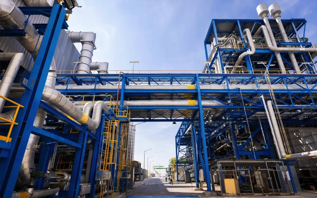 Valia Energía mejora perspectiva a Estable tras elevar disponibilidad operativa