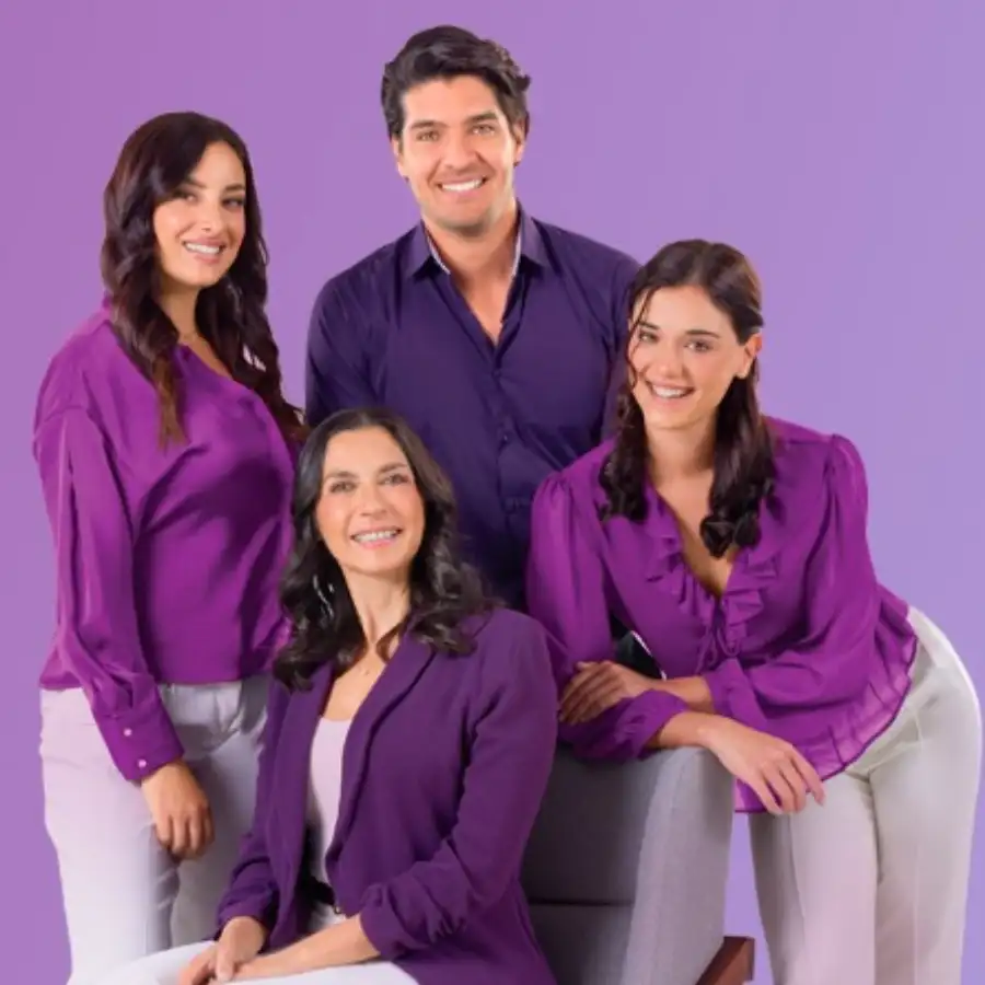 Colaboradores de JAFRA en ambiente laboral