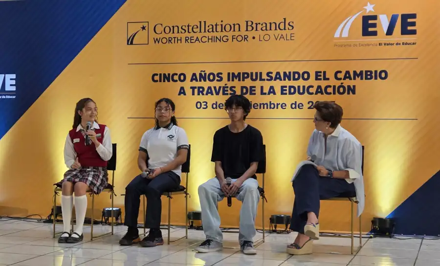Estudiantes beneficiarios de becas Constellation Brands