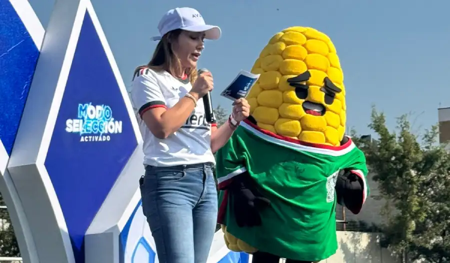 Jóvenes jugando futbol torneo Hertz México