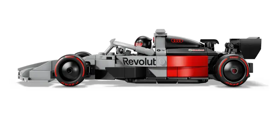 Niño armando coche Audi LEGO