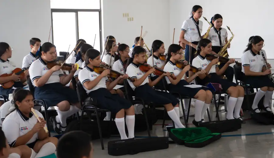 Estudiantes Instituto Eduardo Tricio Gómez México