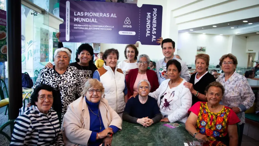 Airbnb homenajea a pioneras del futbol mexicano