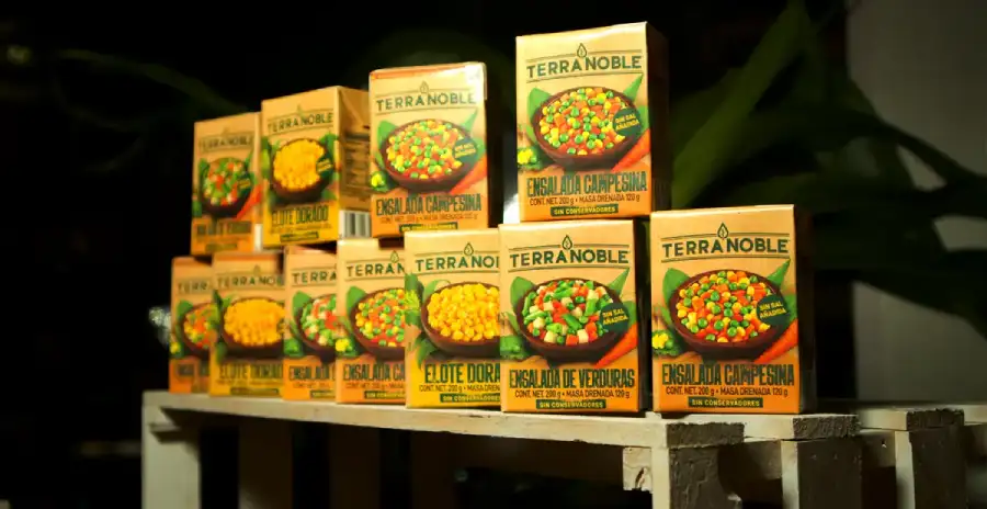 envases rectangulares apilados anaquel supermercado retail