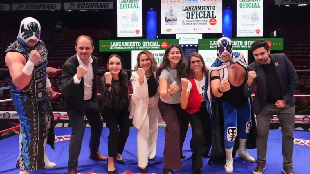 Colaboradores de Arena México durante capacitación corporativa Colaboradores de Arena México durante capacitación corporativa