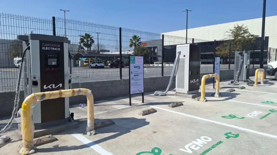 Auto eléctrico Kia en electrolinera Vemo
